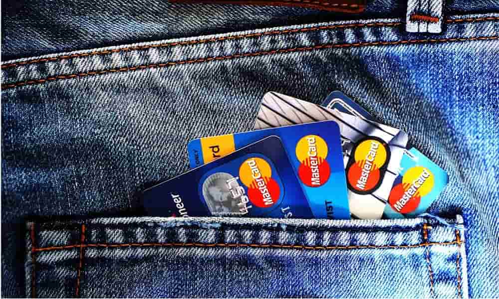 Czy warto anulować kartę kredytową po jej spłacie?