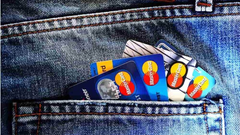 Czy warto anulować kartę kredytową po jej spłacie?