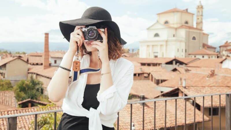 Jak zrobić zdjęcie w nocy bez szumów? Sprawdzone sposoby na idealne nocne fotografie