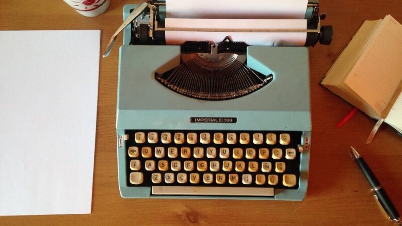 Jak pisać pamiętnik? Odkryj sekrety codziennego pisania, które wzbogacą Twoje życie