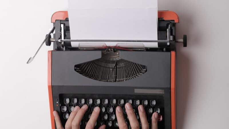 Jak pisać dialogi w opowiadaniach?